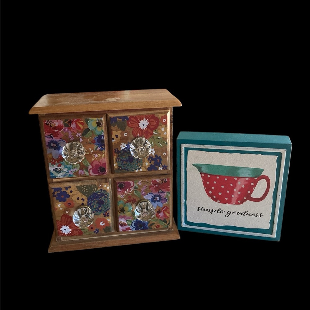 Pioneer Woman Flea Market 4-Drawer Distressed Spice/Tea Box and metal sign